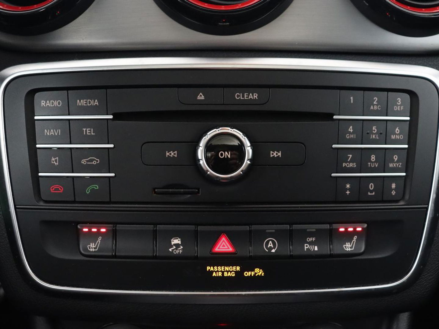 Mercedes-Benz GLA AMG 45 4MATIC | Panoramadak | Stoelverwarming | Xenon | Leder/Alcantara | Park Assist | Navigatie | 19'' lichtmetalen velgen | Cruise control | Bluetooth