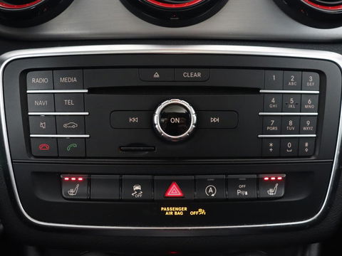 Mercedes-Benz GLA AMG 45 4MATIC | Panoramadak | Stoelverwarming | Xenon | Leder/Alcantara | Park Assist | Navigatie | 19'' lichtmetalen velgen | Cruise control | Bluetooth