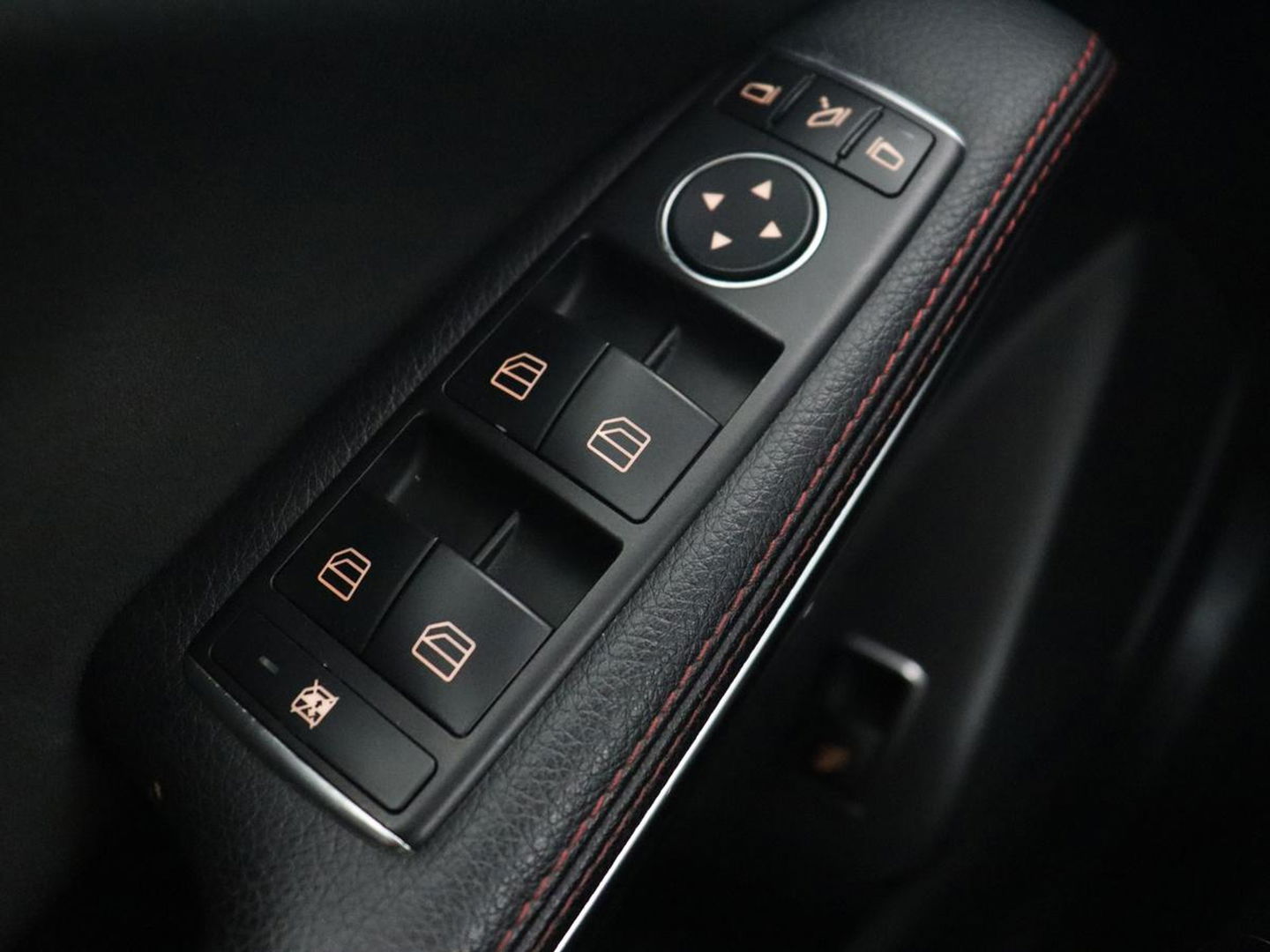 Mercedes-Benz GLA AMG 45 4MATIC | Panoramadak | Stoelverwarming | Xenon | Leder/Alcantara | Park Assist | Navigatie | 19'' lichtmetalen velgen | Cruise control | Bluetooth