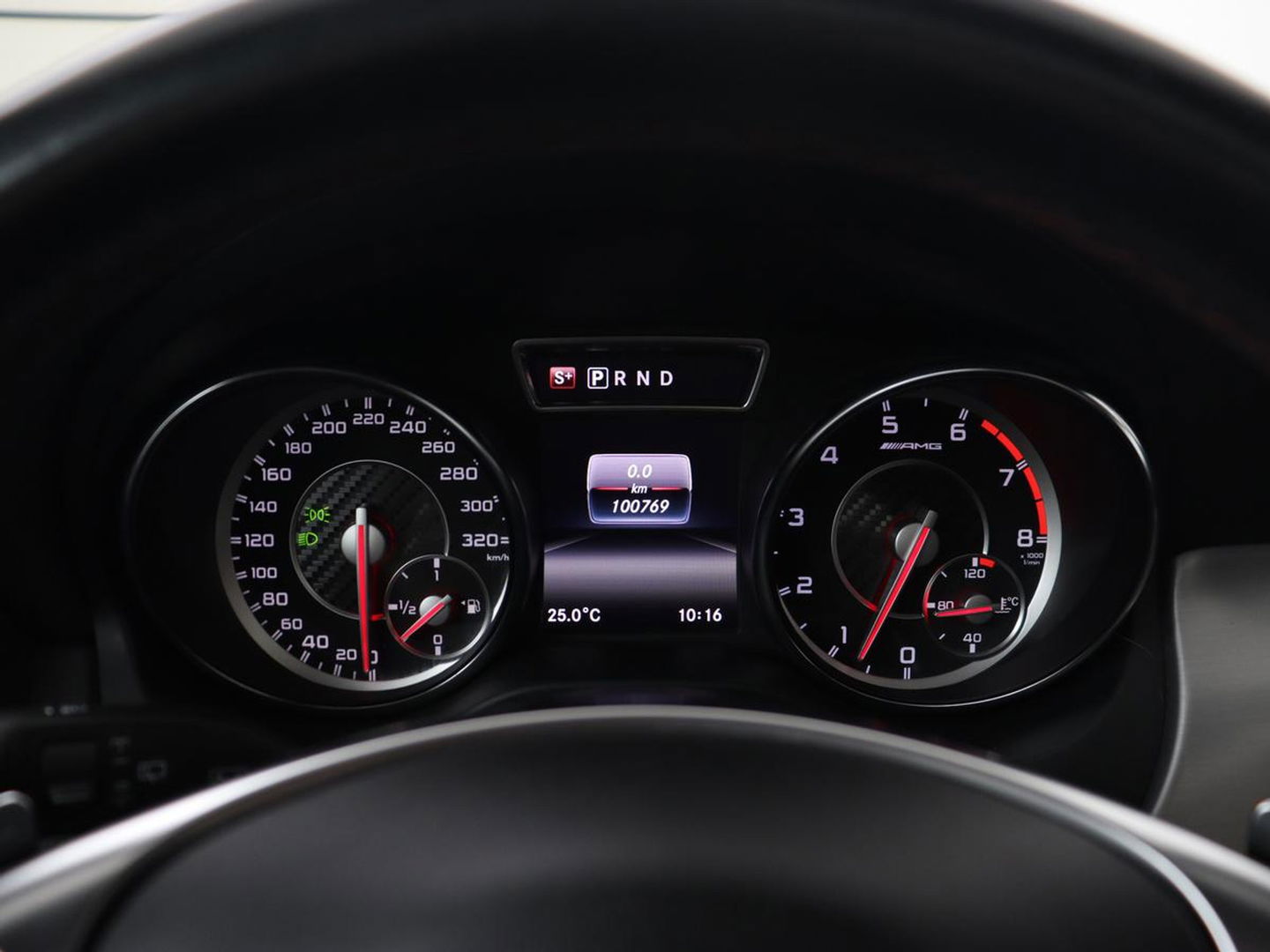 Mercedes-Benz GLA AMG 45 4MATIC | Panoramadak | Stoelverwarming | Xenon | Leder/Alcantara | Park Assist | Navigatie | 19'' lichtmetalen velgen | Cruise control | Bluetooth