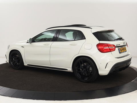 Mercedes-Benz GLA AMG 45 4MATIC | Panoramadak | Stoelverwarming | Xenon | Leder/Alcantara | Park Assist | Navigatie | 19'' lichtmetalen velgen | Cruise control | Bluetooth