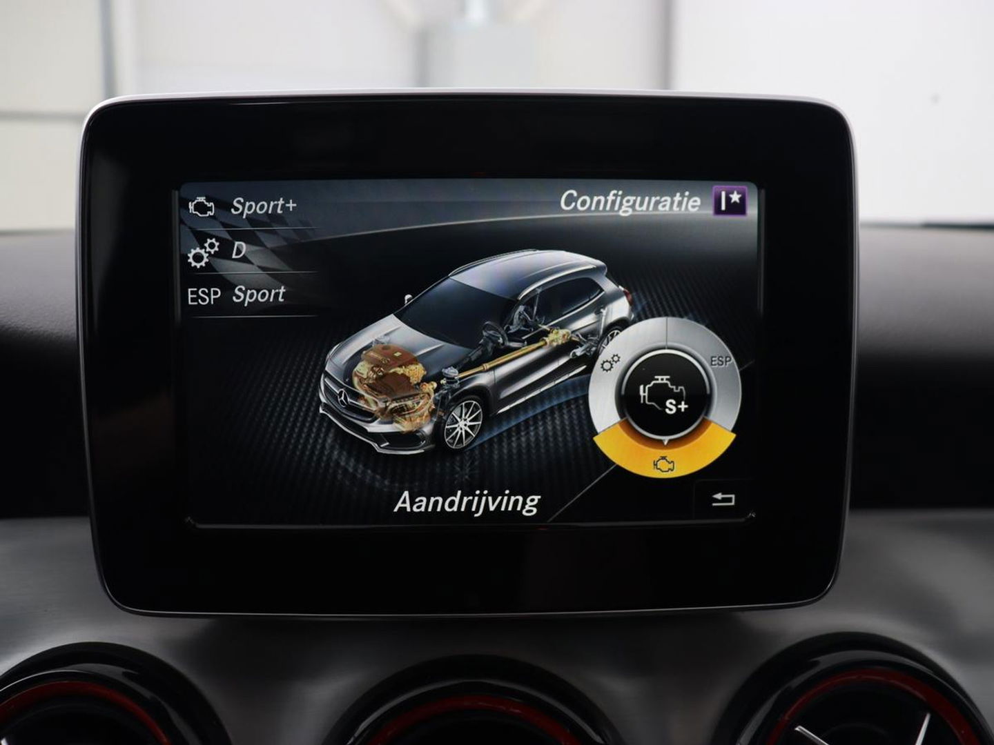 Mercedes-Benz GLA AMG 45 4MATIC | Panoramadak | Stoelverwarming | Xenon | Leder/Alcantara | Park Assist | Navigatie | 19'' lichtmetalen velgen | Cruise control | Bluetooth