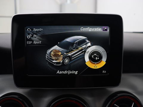 Mercedes-Benz GLA AMG 45 4MATIC | Panoramadak | Stoelverwarming | Xenon | Leder/Alcantara | Park Assist | Navigatie | 19'' lichtmetalen velgen | Cruise control | Bluetooth