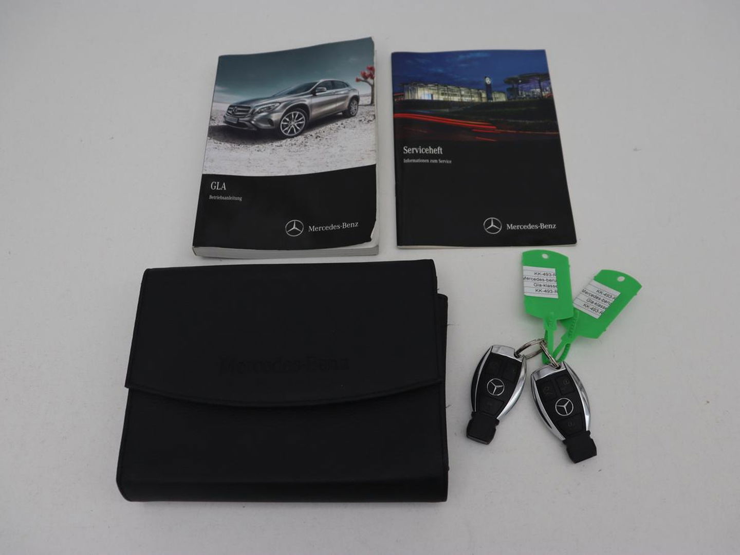 Mercedes-Benz GLA AMG 45 4MATIC | Panoramadak | Stoelverwarming | Xenon | Leder/Alcantara | Park Assist | Navigatie | 19'' lichtmetalen velgen | Cruise control | Bluetooth