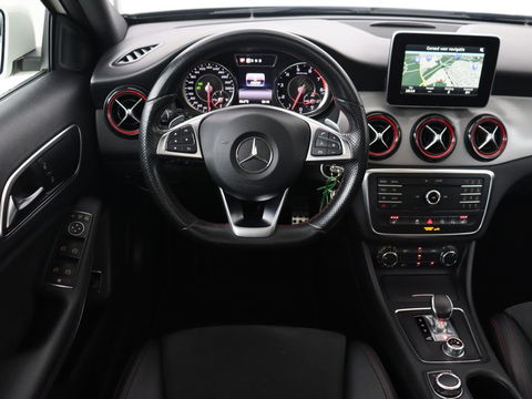 Mercedes-Benz GLA AMG 45 4MATIC | Panoramadak | Stoelverwarming | Xenon | Leder/Alcantara | Park Assist | Navigatie | 19'' lichtmetalen velgen | Cruise control | Bluetooth