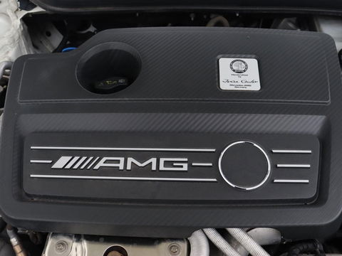 Mercedes-Benz GLA AMG 45 4MATIC | Panoramadak | Stoelverwarming | Xenon | Leder/Alcantara | Park Assist | Navigatie | 19'' lichtmetalen velgen | Cruise control | Bluetooth
