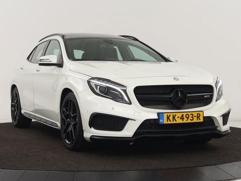 Mercedes-Benz GLA AMG 45 4MATIC | Panoramadak | Stoelverwarming | Xenon | Leder/Alcantara | Park Assist | Navigatie | 19'' lichtmetalen velgen | Cruise control | Bluetooth