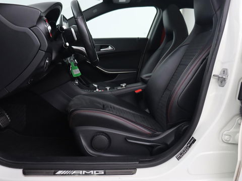 Mercedes-Benz GLA AMG 45 4MATIC | Panoramadak | Stoelverwarming | Xenon | Leder/Alcantara | Park Assist | Navigatie | 19'' lichtmetalen velgen | Cruise control | Bluetooth