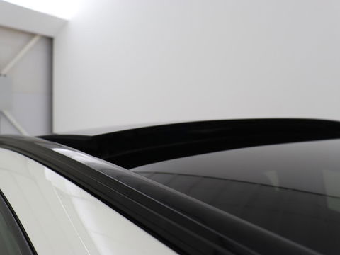 Mercedes-Benz GLA AMG 45 4MATIC | Panoramadak | Stoelverwarming | Xenon | Leder/Alcantara | Park Assist | Navigatie | 19'' lichtmetalen velgen | Cruise control | Bluetooth