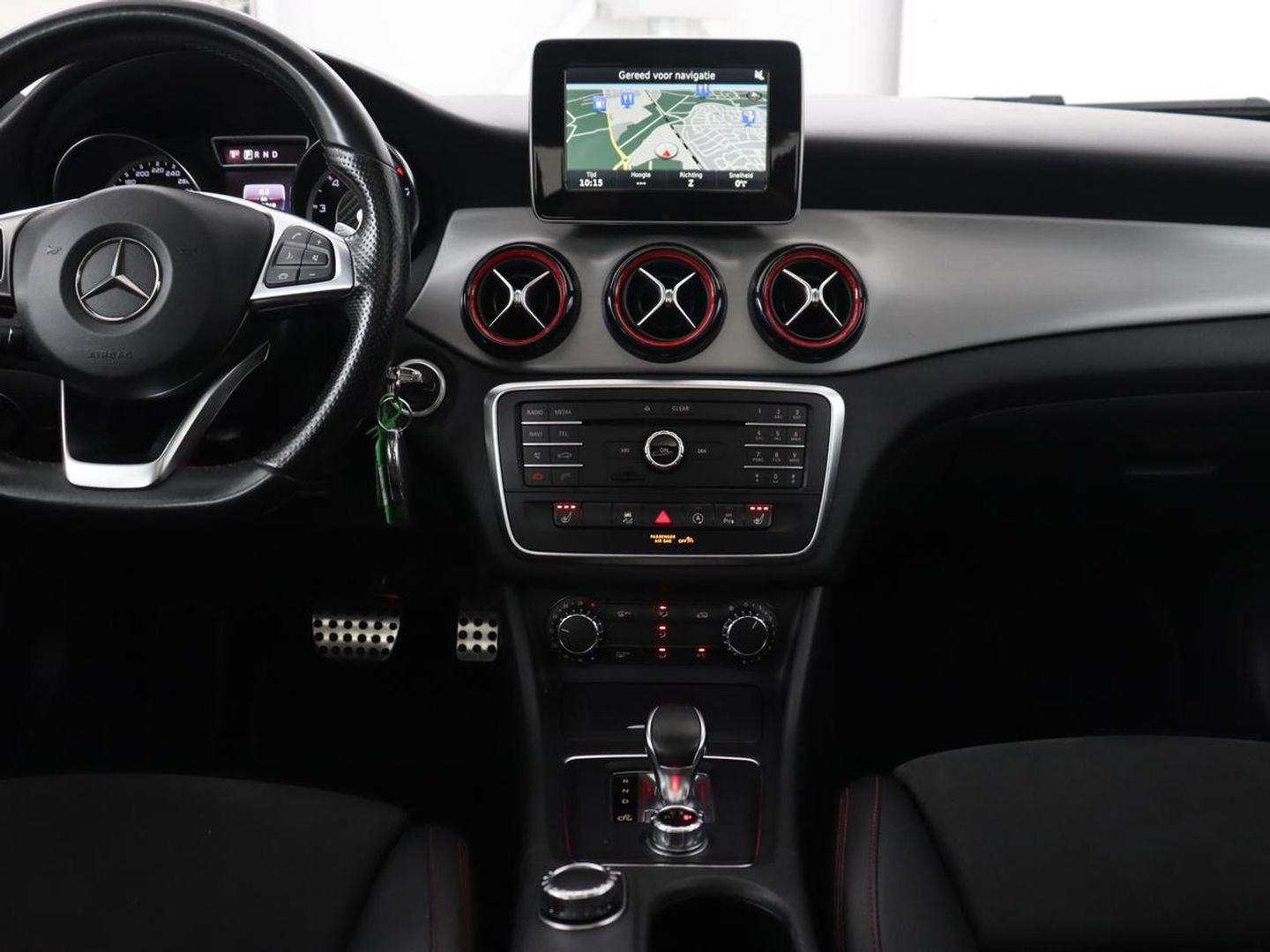 Mercedes-Benz GLA AMG 45 4MATIC | Panoramadak | Stoelverwarming | Xenon | Leder/Alcantara | Park Assist | Navigatie | 19'' lichtmetalen velgen | Cruise control | Bluetooth