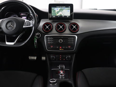 Mercedes-Benz GLA AMG 45 4MATIC | Panoramadak | Stoelverwarming | Xenon | Leder/Alcantara | Park Assist | Navigatie | 19'' lichtmetalen velgen | Cruise control | Bluetooth