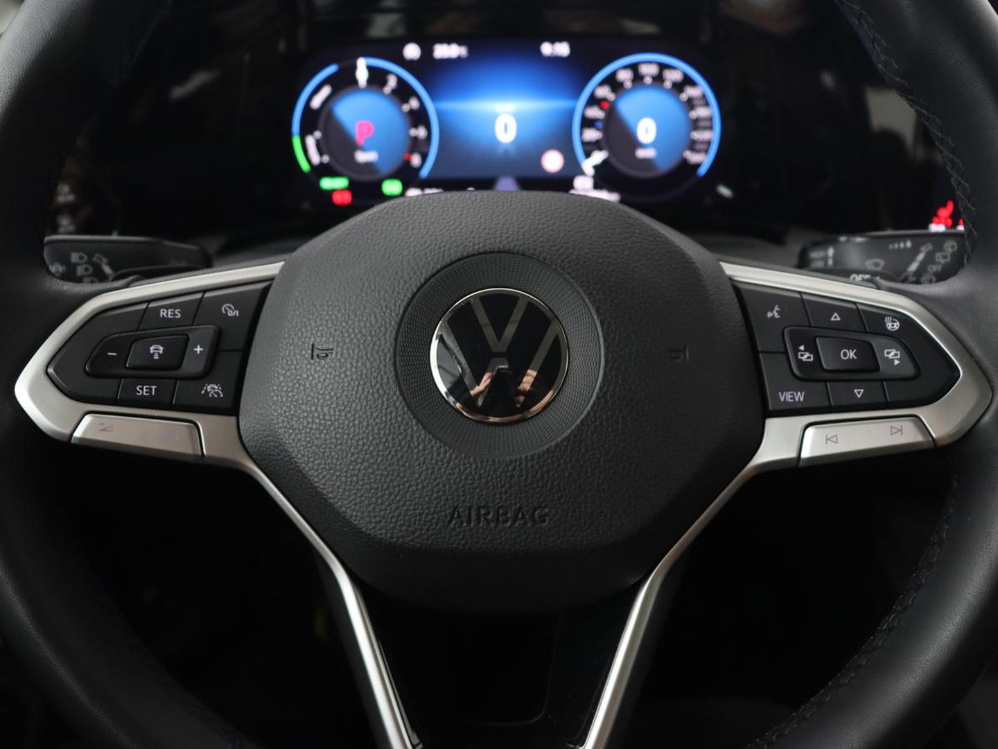 Volkswagen Golf 1.4 eHybrid Style | Head-Up | Trekhaak | Stoel & stuurverwarming | Massage | Adaptive cruise | Memory | Carplay | LED Plus | Navigatie | PHEV | Plug In