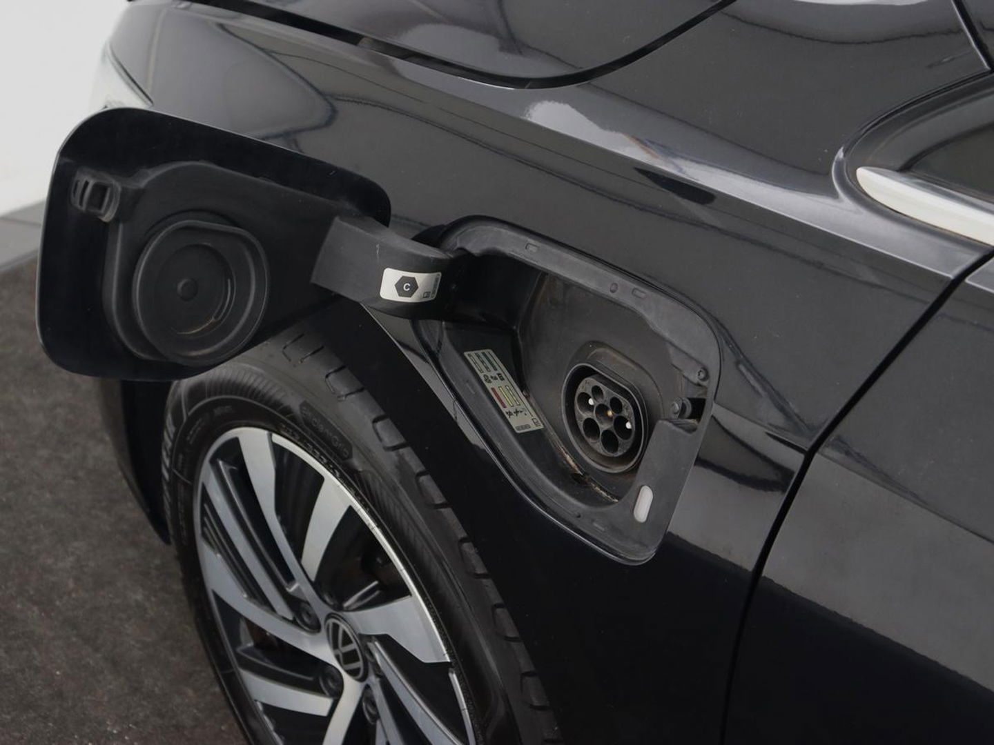Volkswagen Golf 1.4 eHybrid Style | Head-Up | Trekhaak | Stoel & stuurverwarming | Massage | Adaptive cruise | Memory | Carplay | LED Plus | Navigatie | PHEV | Plug In