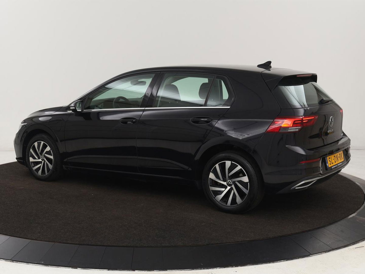 Volkswagen Golf 1.4 eHybrid Style | Head-Up | Trekhaak | Stoel & stuurverwarming | Massage | Adaptive cruise | Memory | Carplay | LED Plus | Navigatie | PHEV | Plug In