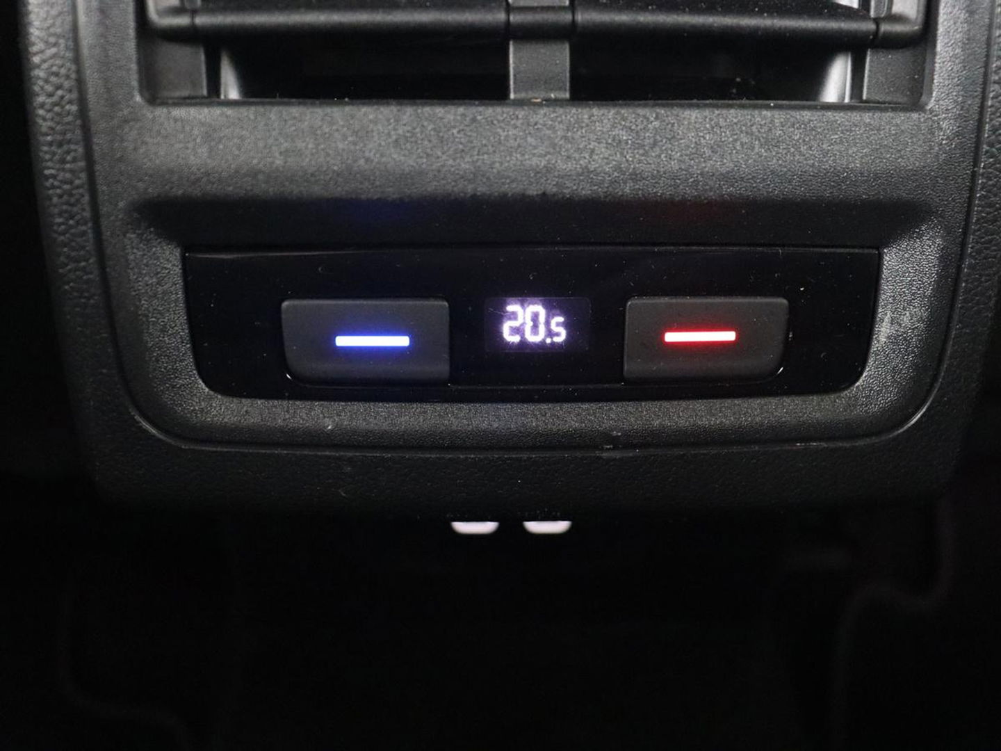 Volkswagen Golf 1.4 eHybrid Style | Head-Up | Trekhaak | Stoel & stuurverwarming | Massage | Adaptive cruise | Memory | Carplay | LED Plus | Navigatie | PHEV | Plug In