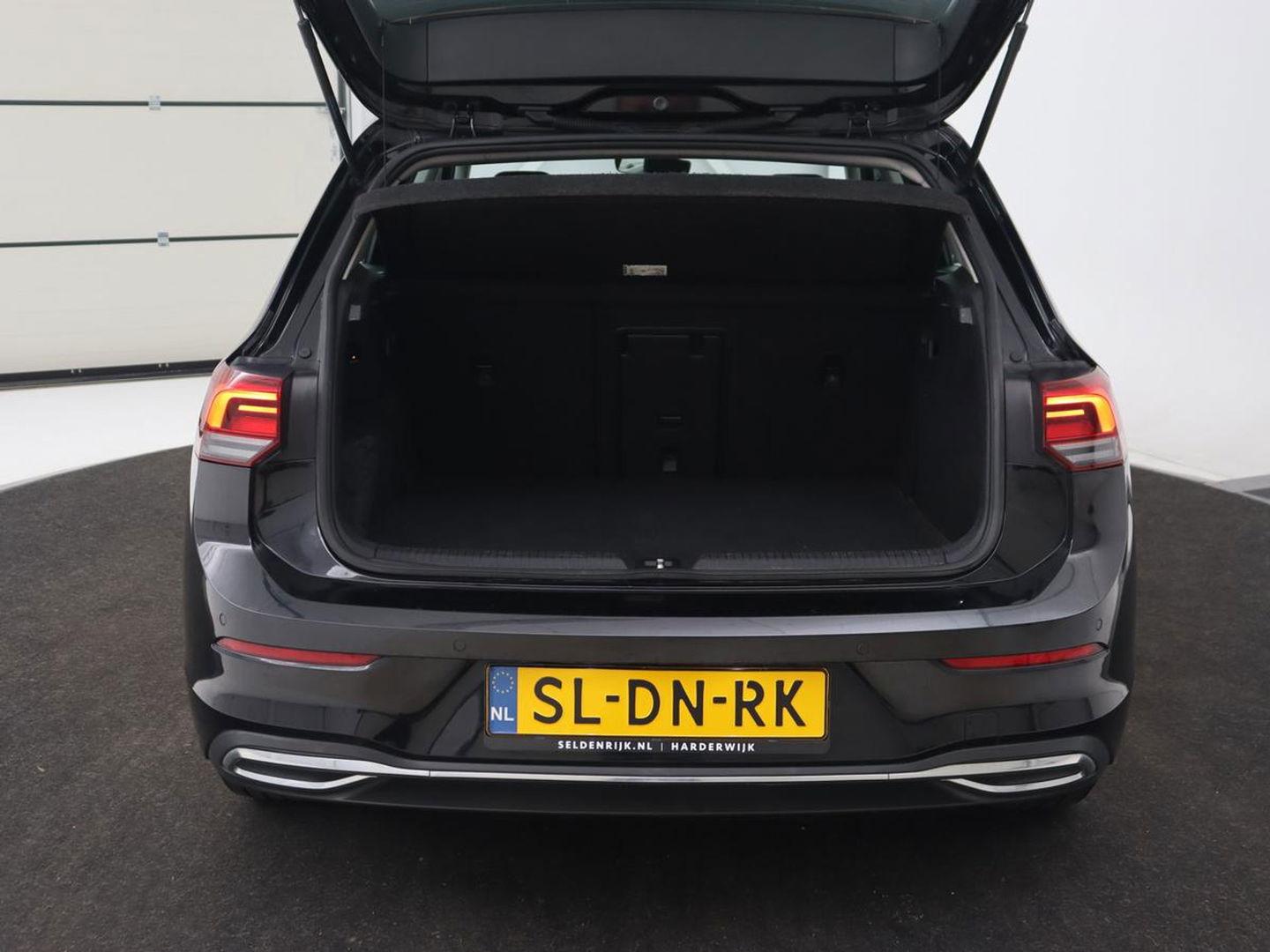 Volkswagen Golf 1.4 eHybrid Style | Head-Up | Trekhaak | Stoel & stuurverwarming | Massage | Adaptive cruise | Memory | Carplay | LED Plus | Navigatie | PHEV | Plug In