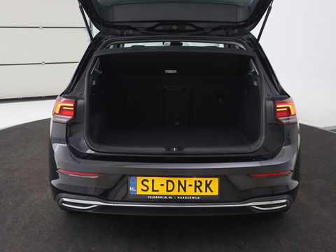 Volkswagen Golf 1.4 eHybrid Style | Head-Up | Trekhaak | Stoel & stuurverwarming | Massage | Adaptive cruise | Memory | Carplay | LED Plus | Navigatie | PHEV | Plug In