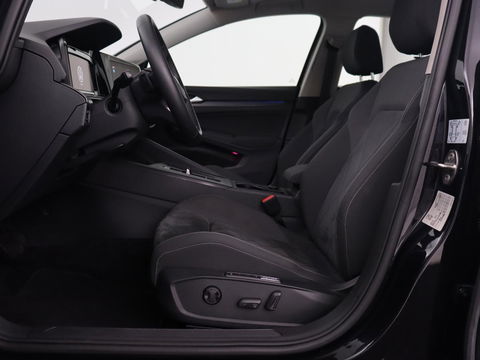 Volkswagen Golf 1.4 eHybrid Style | Head-Up | Trekhaak | Stoel & stuurverwarming | Massage | Adaptive cruise | Memory | Carplay | LED Plus | Navigatie | PHEV | Plug In