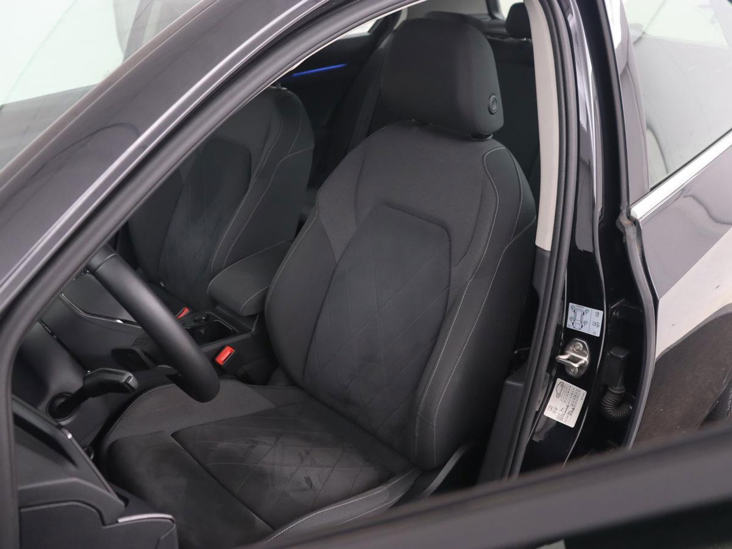 Volkswagen Golf 1.4 eHybrid Style | Head-Up | Trekhaak | Stoel & stuurverwarming | Massage | Adaptive cruise | Memory | Carplay | LED Plus | Navigatie | PHEV | Plug In