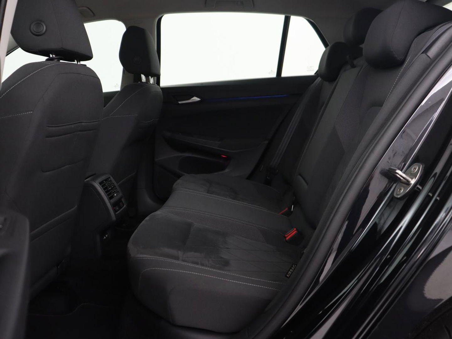 Volkswagen Golf 1.4 eHybrid Style | Head-Up | Trekhaak | Stoel & stuurverwarming | Massage | Adaptive cruise | Memory | Carplay | LED Plus | Navigatie | PHEV | Plug In