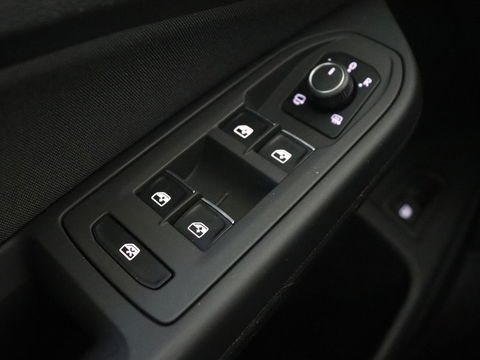 Volkswagen Golf 1.4 eHybrid Style | Head-Up | Trekhaak | Stoel & stuurverwarming | Massage | Adaptive cruise | Memory | Carplay | LED Plus | Navigatie | PHEV | Plug In