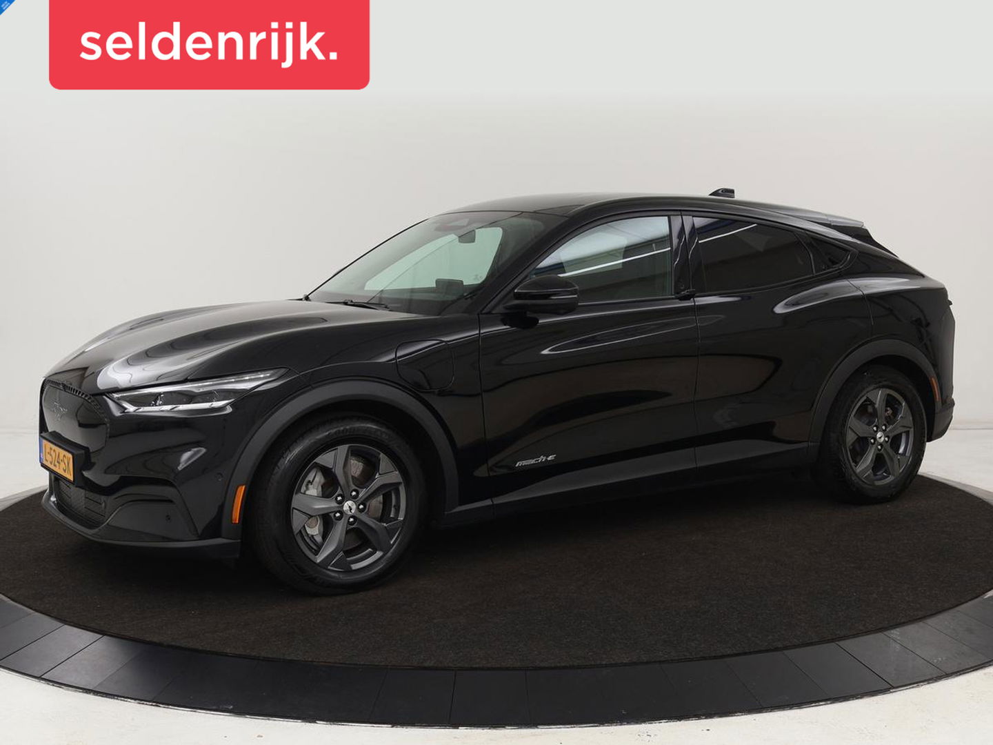 Ford Mustang Mach-E RWD 75 kWh | Leder | Stoelverwarming | 360 Camera | Adaptive cruise | B&O Sound | Stuurverwarming | Carplay | Navigatie