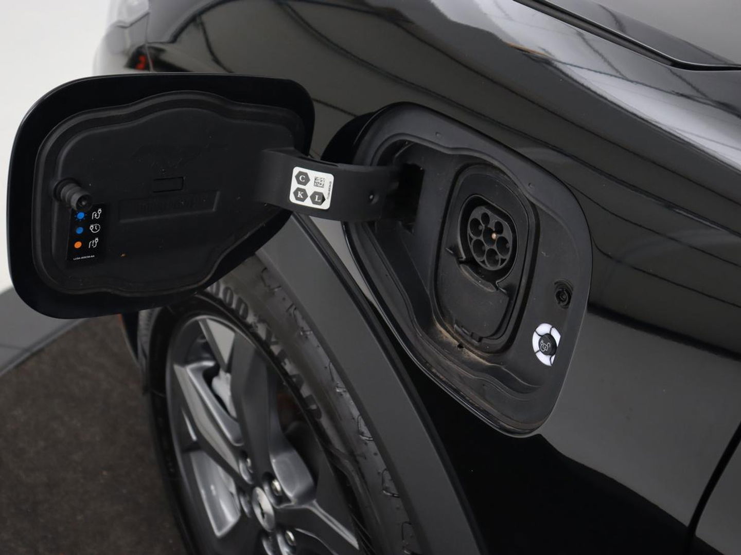 Ford Mustang Mach-E RWD 75 kWh | Leder | Stoelverwarming | 360 Camera | Adaptive cruise | B&O Sound | Stuurverwarming | Carplay | Navigatie