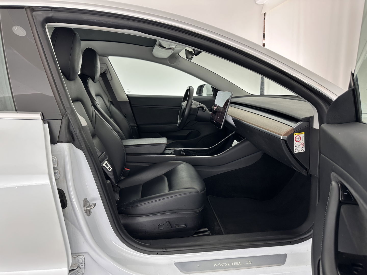 Tesla Model 3 Standard RWD Plus 60 kWh [ 3-Fase ] (INCL-BTW) Aut. *PANO | AUTO-PILOT | LUXURY-LEATHER | KEYLESS | FULL-LED | MEMORY-PACK | SURROUND-VIEW | DAB | CARPLAY | DIGI-COCKPIT | LANE-ASSIST | COMFORT-SEATS | 18"ALU*