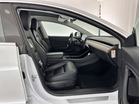 Tesla Model 3 Standard RWD Plus 60 kWh [ 3-Fase ] (INCL-BTW) Aut. *PANO | AUTO-PILOT | LUXURY-LEATHER | KEYLESS | FULL-LED | MEMORY-PACK | SURROUND-VIEW | DAB | CARPLAY | DIGI-COCKPIT | LANE-ASSIST | COMFORT-SEATS | 18"ALU*