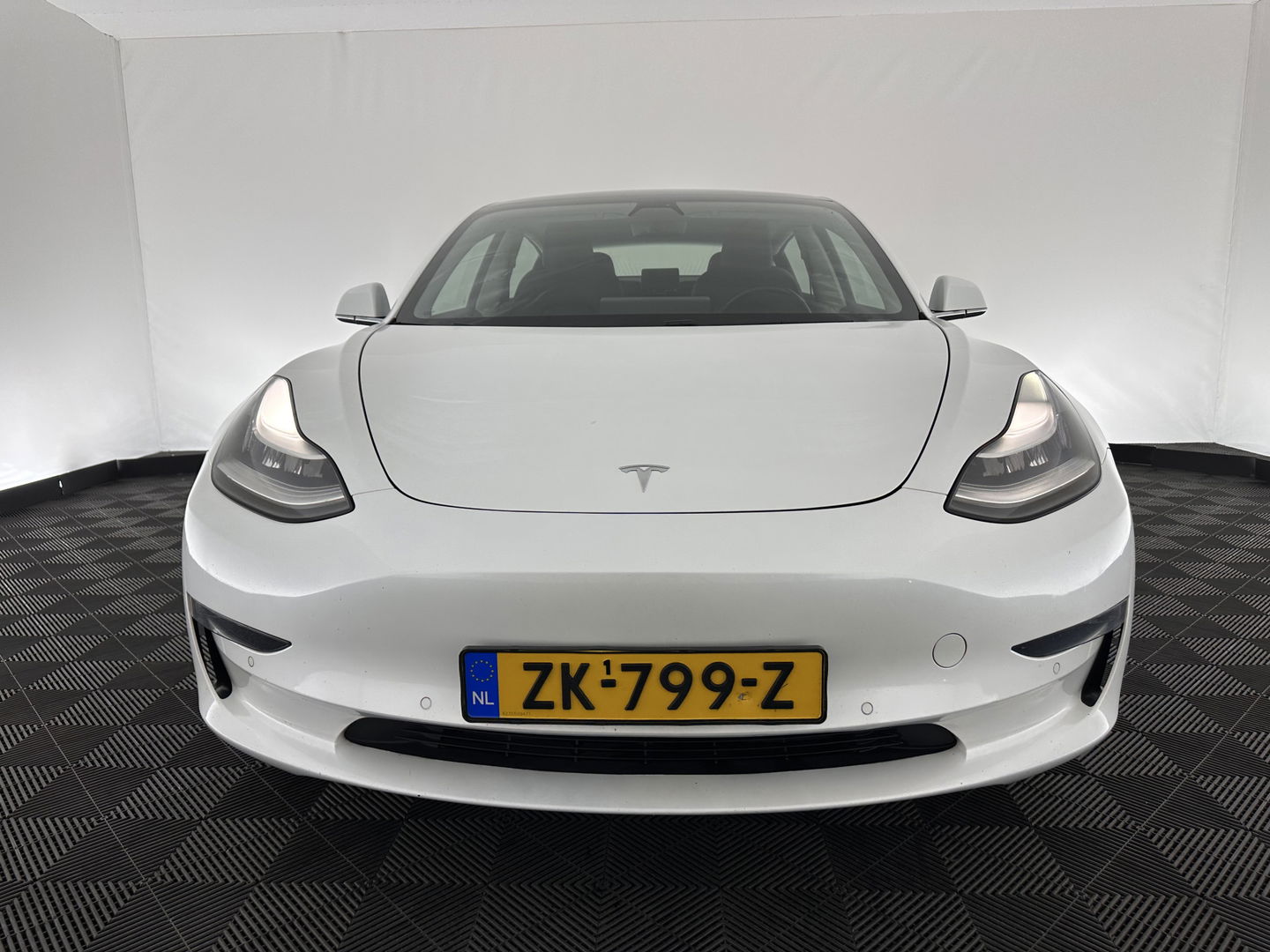 Tesla Model 3 Standard RWD Plus 60 kWh [ 3-Fase ] (INCL-BTW) Aut. *PANO | AUTO-PILOT | LUXURY-LEATHER | KEYLESS | FULL-LED | MEMORY-PACK | SURROUND-VIEW | DAB | CARPLAY | DIGI-COCKPIT | LANE-ASSIST | COMFORT-SEATS | 18"ALU*