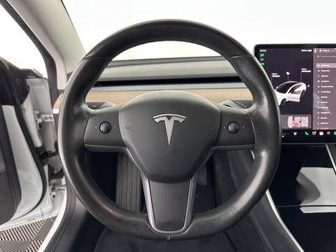 Tesla Model 3 Standard RWD Plus 60 kWh [ 3-Fase ] (INCL-BTW) Aut. *PANO | AUTO-PILOT | LUXURY-LEATHER | KEYLESS | FULL-LED | MEMORY-PACK | SURROUND-VIEW | DAB | CARPLAY | DIGI-COCKPIT | LANE-ASSIST | COMFORT-SEATS | 18"ALU*