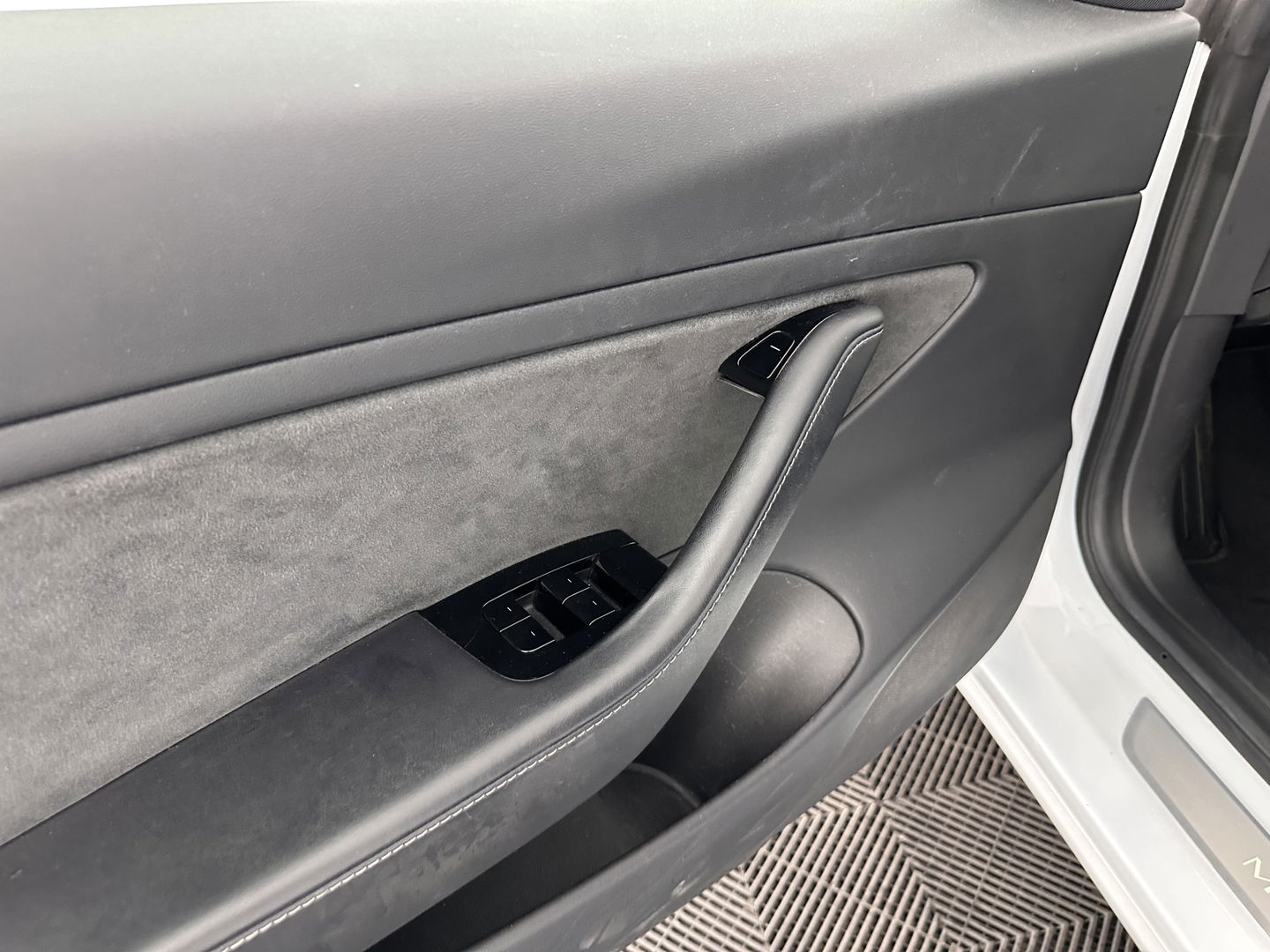 Tesla Model 3 Standard RWD Plus 60 kWh [ 3-Fase ] (INCL-BTW) Aut. *PANO | AUTO-PILOT | LUXURY-LEATHER | KEYLESS | FULL-LED | MEMORY-PACK | SURROUND-VIEW | DAB | CARPLAY | DIGI-COCKPIT | LANE-ASSIST | COMFORT-SEATS | 18"ALU*