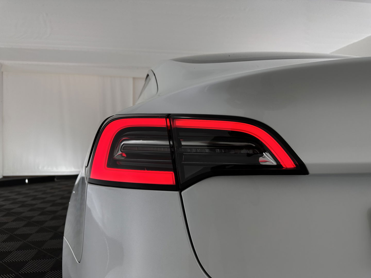 Tesla Model 3 Standard RWD Plus 60 kWh [ 3-Fase ] (INCL-BTW) Aut. *PANO | AUTO-PILOT | LUXURY-LEATHER | KEYLESS | FULL-LED | MEMORY-PACK | SURROUND-VIEW | DAB | CARPLAY | DIGI-COCKPIT | LANE-ASSIST | COMFORT-SEATS | 18"ALU*