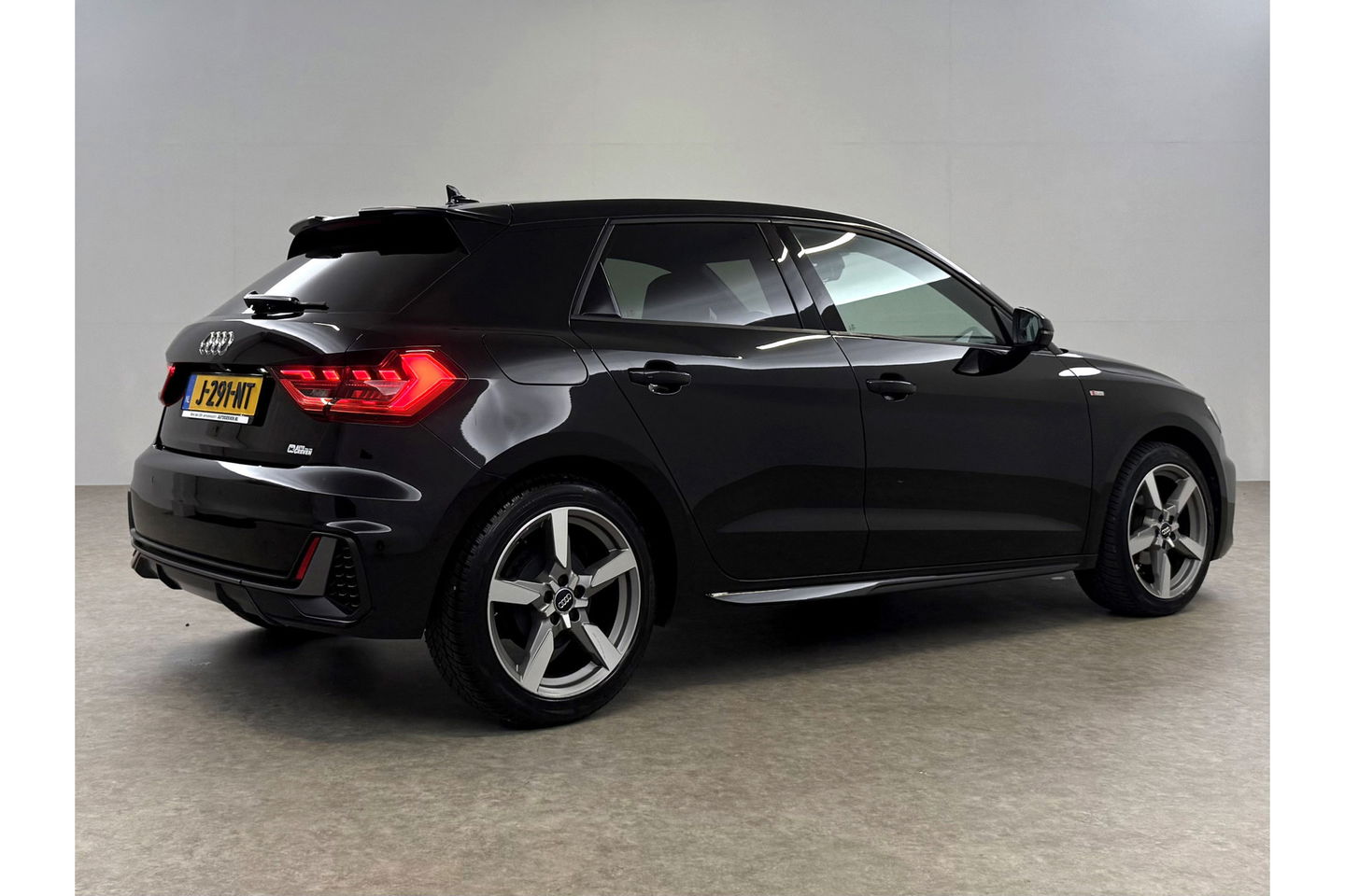 Audi A1 25 TFSI S-line LED Airco Carplay Cruise Virtual Parkeersensoren 17"LMV