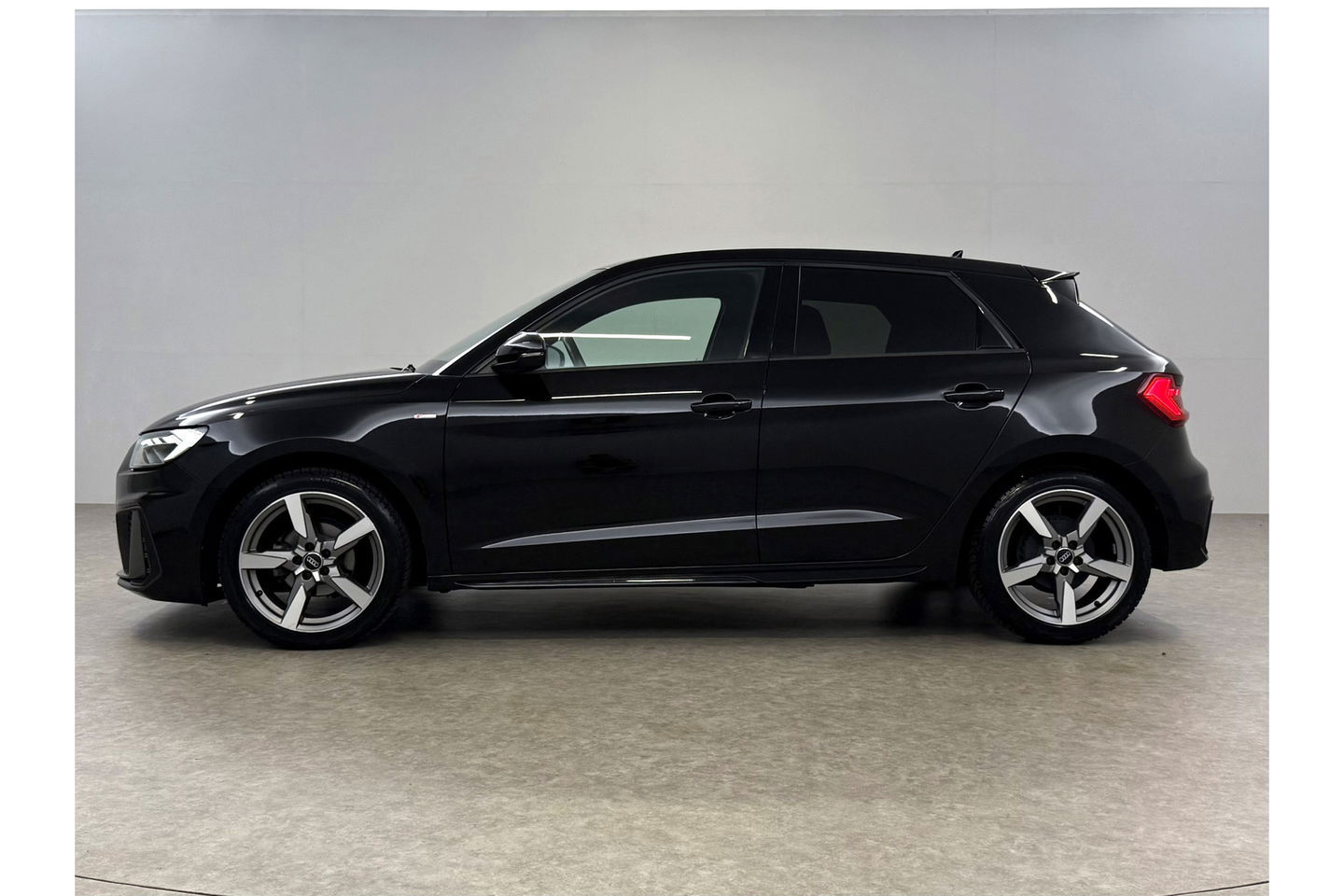 Audi A1 25 TFSI S-line LED Airco Carplay Cruise Virtual Parkeersensoren 17"LMV