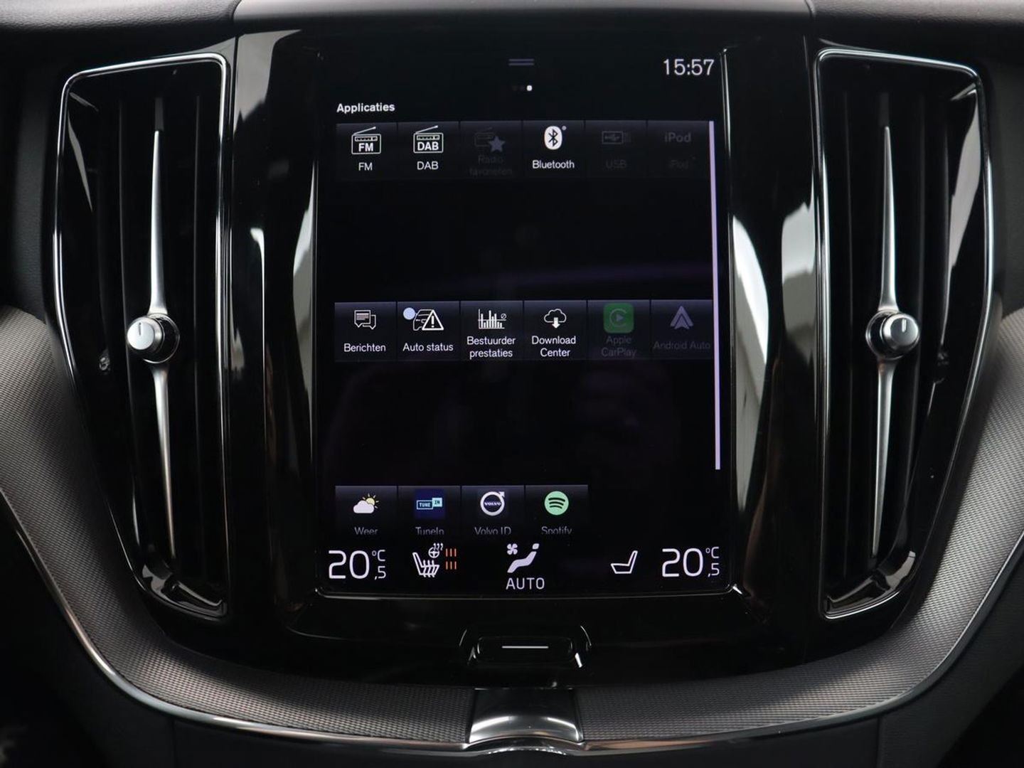 Volvo XC60 2.0 Recharge T6 AWD R-Design | Panoramadak | Stoel & stuurverwarming | Adaptive cruise | Camera | BLIS | Carplay | Half leder | Navigatie | 21'' lichtmetalen velgen | PHEV | Plug In
