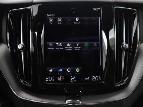 Volvo XC60 2.0 Recharge T6 AWD R-Design | Panoramadak | Stoel & stuurverwarming | Adaptive cruise | Camera | BLIS | Carplay | Half leder | Navigatie | 21'' lichtmetalen velgen | PHEV | Plug In