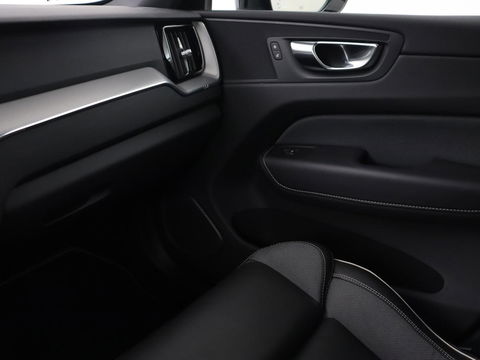 Volvo XC60 2.0 Recharge T6 AWD R-Design | Panoramadak | Stoel & stuurverwarming | Adaptive cruise | Camera | BLIS | Carplay | Half leder | Navigatie | 21'' lichtmetalen velgen | PHEV | Plug In