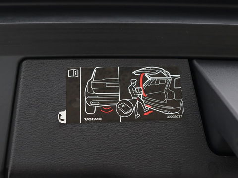 Volvo XC60 2.0 Recharge T6 AWD R-Design | Panoramadak | Stoel & stuurverwarming | Adaptive cruise | Camera | BLIS | Carplay | Half leder | Navigatie | 21'' lichtmetalen velgen | PHEV | Plug In