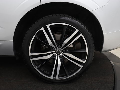 Volvo XC60 2.0 Recharge T6 AWD R-Design | Panoramadak | Stoel & stuurverwarming | Adaptive cruise | Camera | BLIS | Carplay | Half leder | Navigatie | 21'' lichtmetalen velgen | PHEV | Plug In