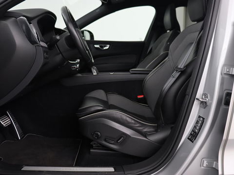 Volvo XC60 2.0 Recharge T6 AWD R-Design | Panoramadak | Stoel & stuurverwarming | Adaptive cruise | Camera | BLIS | Carplay | Half leder | Navigatie | 21'' lichtmetalen velgen | PHEV | Plug In