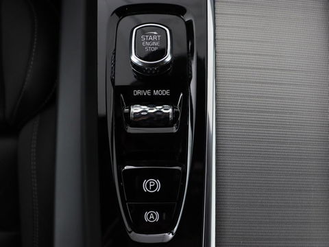 Volvo XC60 2.0 Recharge T6 AWD R-Design | Panoramadak | Stoel & stuurverwarming | Adaptive cruise | Camera | BLIS | Carplay | Half leder | Navigatie | 21'' lichtmetalen velgen | PHEV | Plug In