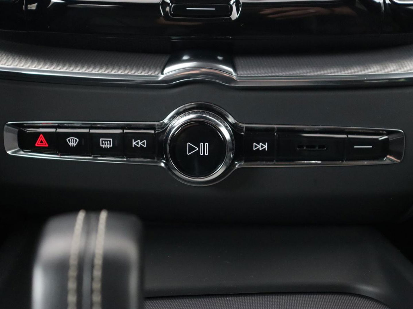 Volvo XC60 2.0 Recharge T6 AWD R-Design | Panoramadak | Stoel & stuurverwarming | Adaptive cruise | Camera | BLIS | Carplay | Half leder | Navigatie | 21'' lichtmetalen velgen | PHEV | Plug In