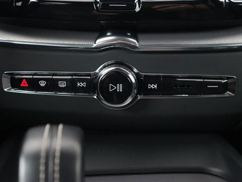 Volvo XC60 2.0 Recharge T6 AWD R-Design | Panoramadak | Stoel & stuurverwarming | Adaptive cruise | Camera | BLIS | Carplay | Half leder | Navigatie | 21'' lichtmetalen velgen | PHEV | Plug In