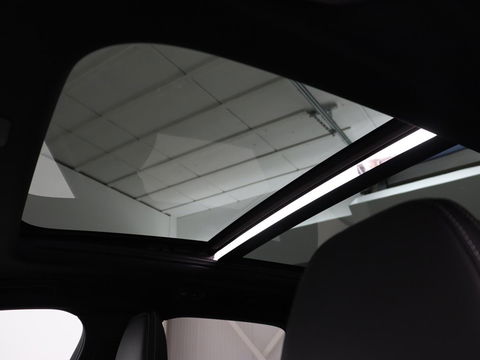 Volvo XC60 2.0 Recharge T6 AWD R-Design | Panoramadak | Stoel & stuurverwarming | Adaptive cruise | Camera | BLIS | Carplay | Half leder | Navigatie | 21'' lichtmetalen velgen | PHEV | Plug In