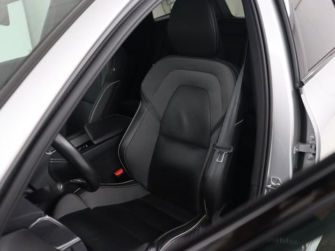Volvo XC60 2.0 Recharge T6 AWD R-Design | Panoramadak | Stoel & stuurverwarming | Adaptive cruise | Camera | BLIS | Carplay | Half leder | Navigatie | 21'' lichtmetalen velgen | PHEV | Plug In