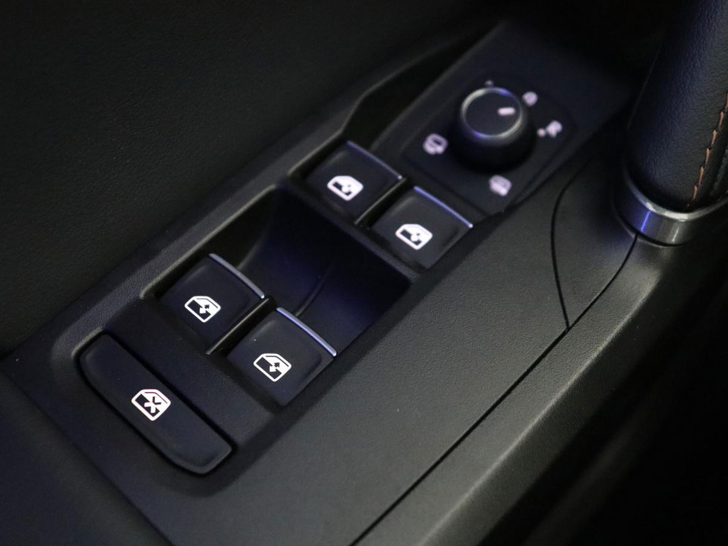 CUPRA Leon 1.4 e-Hybrid VZ | 245pk | Stoel & stuurverwarming | Carplay | Camera | Adaptive cruise | Keyless | Park Assist | Sfeerverlichting | Full LED | Navigatie | Sportstoelen | PHEV | Plug In