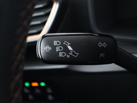 CUPRA Leon 1.4 e-Hybrid VZ | 245pk | Stoel & stuurverwarming | Carplay | Camera | Adaptive cruise | Keyless | Park Assist | Sfeerverlichting | Full LED | Navigatie | Sportstoelen | PHEV | Plug In
