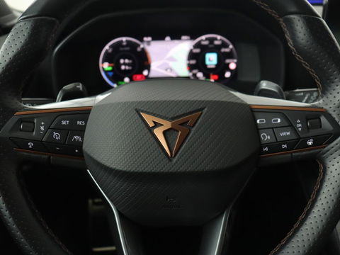 CUPRA Leon 1.4 e-Hybrid VZ | 245pk | Stoel & stuurverwarming | Carplay | Camera | Adaptive cruise | Keyless | Park Assist | Sfeerverlichting | Full LED | Navigatie | Sportstoelen | PHEV | Plug In