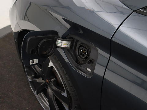 CUPRA Leon 1.4 e-Hybrid VZ | 245pk | Stoel & stuurverwarming | Carplay | Camera | Adaptive cruise | Keyless | Park Assist | Sfeerverlichting | Full LED | Navigatie | Sportstoelen | PHEV | Plug In